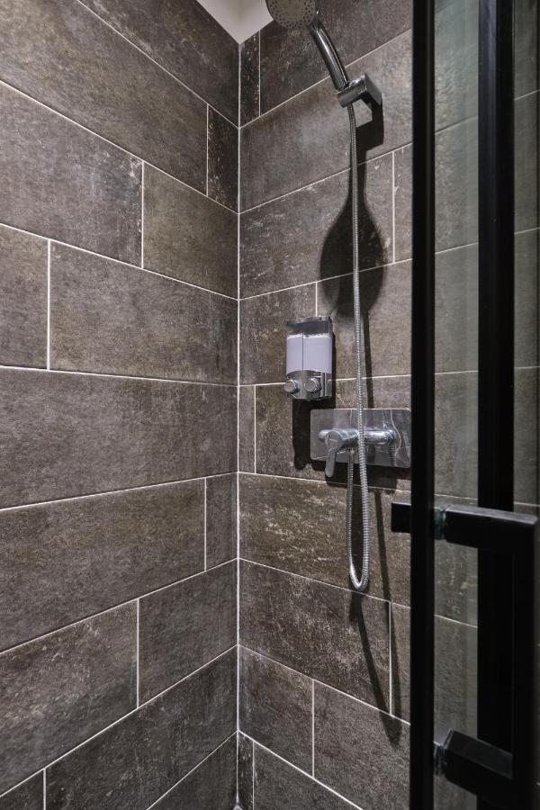 Place Carnot - Studio Tout Equipe Avec Jacuzzi Proche Toutes Commodites Каркасон Екстериор снимка