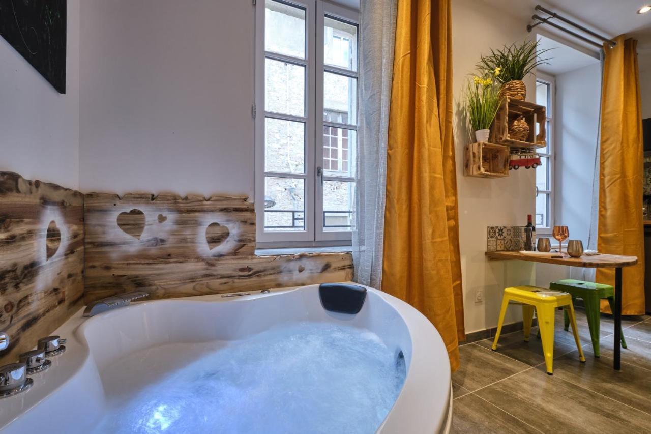 Place Carnot - Studio Tout Equipe Avec Jacuzzi Proche Toutes Commodites Каркасон Екстериор снимка